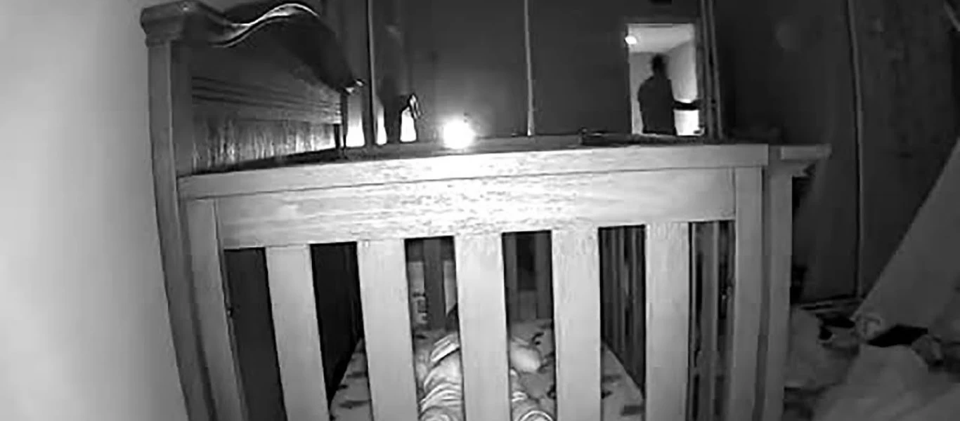 Κάμερα ασφαλείας κατέγραψε «απόδραση» μωρού που θα τη ζήλευαν ακόμα και στο Αλκατράζ (βίντεο)